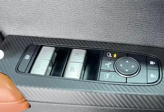 MITSUBISHI-OUTLANDER-2025