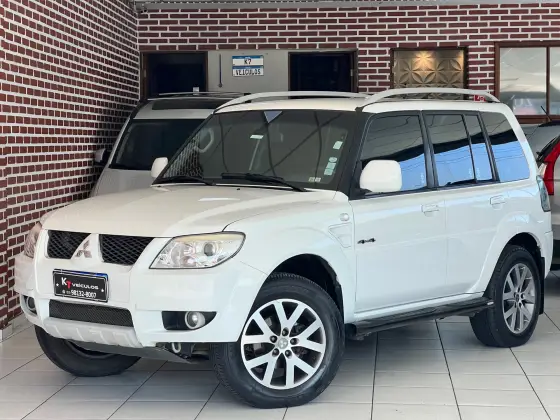 MITSUBISHI PAJERO TR4 2.0 4X4 16V 140CV FLEX 4P AUTOMÁTICO MITSUBISHI PAJERO TR4 2.0 4X4 16V 140CV FLEX 4P AUTOMÁTICO