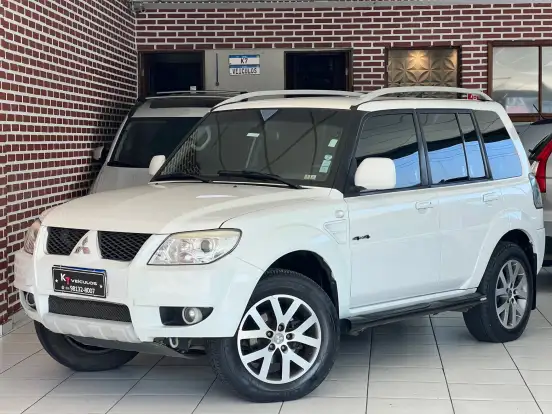 MITSUBISHI-PAJERO TR4-2.0 4X4 16V 140CV FLEX 4P AUTOMÁTICO MITSUBISHI-PAJERO TR4-2014