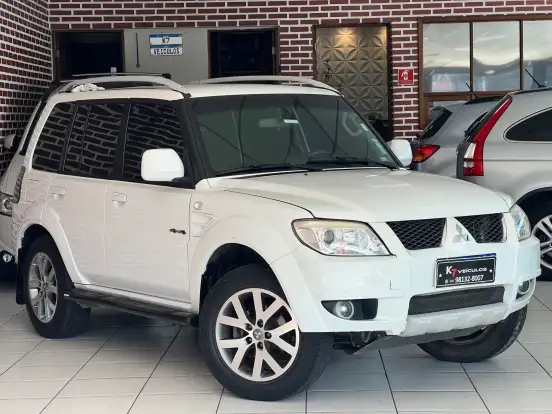 MITSUBISHI-PAJERO TR4-2.0 4X4 16V 140CV FLEX 4P AUTOMÁTICO MITSUBISHI-PAJERO TR4-2014