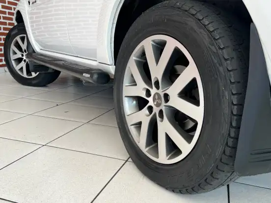 MITSUBISHI-PAJERO TR4-2.0 4X4 16V 140CV FLEX 4P AUTOMÁTICO MITSUBISHI-PAJERO TR4-2014
