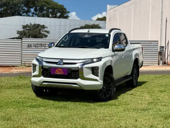 MITSUBISHI TRITON 2.4 BITURBO DIESEL CD HPE-S 4X4 AUTOMÁTICO