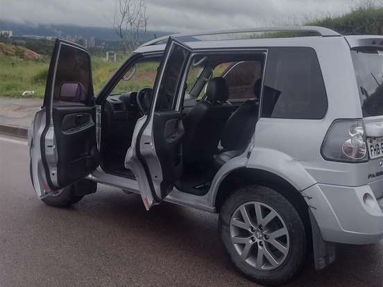 MITSUBISHI-PAJERO TR4-2.0 4X2 16V 140CV FLEX 4P AUTOMÁTICO MITSUBISHI-PAJERO TR4-2013