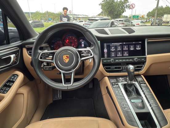 PORSCHE-MACAN-2021