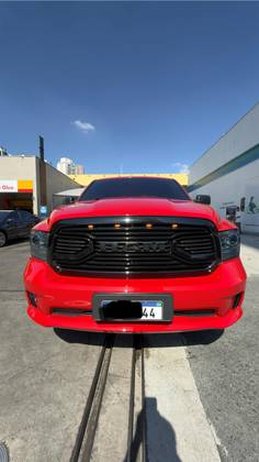 RAM CLASSIC 5.7 V8 GASOLINA LARAMIE NIGHT EDITION CD 4X4 AUTOMÁTICO