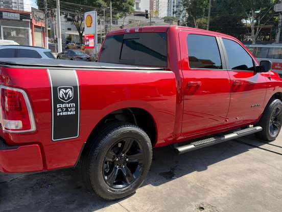 RAM-CLASSIC-5.7 V8 GASOLINA LARAMIE NIGHT EDITION CD 4X4 AUTOMÁTICO RAM-CLASSIC-2023