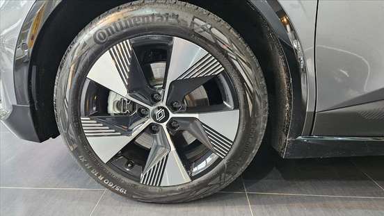 RENAULT-MEGANE-2024