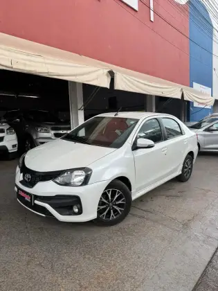 TOYOTA ETIOS 1.5 PLATINUM SEDAN 16V FLEX 4P AUTOMÁTICO