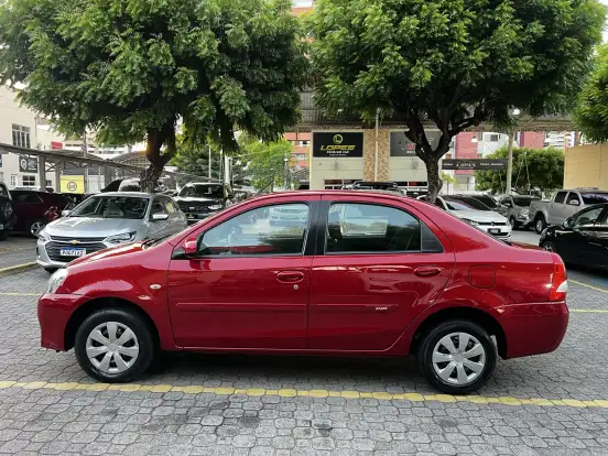 TOYOTA-ETIOS-2016