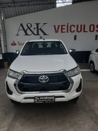 TOYOTA HILUX 2.8 D-4D TURBO DIESEL CD POWER PACK 4X4 MANUAL