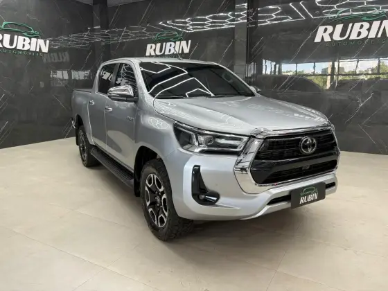 TOYOTA HILUX 2.8 D-4D TURBO DIESEL CD SRX 4X4 AUTOMÁTICO TOYOTA HILUX 2.8 D-4D TURBO DIESEL CD SRX 4X4 AUTOMÁTICO