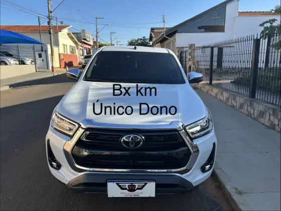 TOYOTA HILUX 2.8 D-4D TURBO DIESEL CD SRX 4X4 AUTOMÁTICO