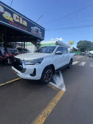 TOYOTA HILUX 2.8 D-4D TURBO DIESEL CD SRX 4X4 AUTOMÁTICO