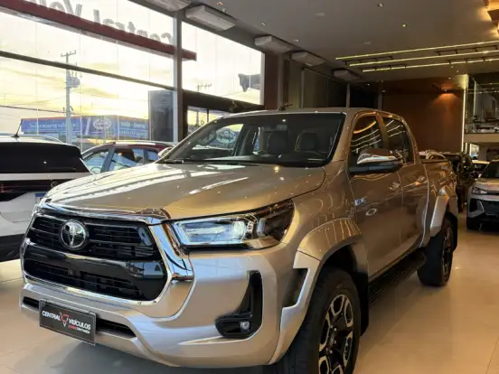 TOYOTA-HILUX-2.8 D-4D TURBO DIESEL CD SRX PLUS 4X4 AUTOMÁTICO TOYOTA-HILUX-2024
