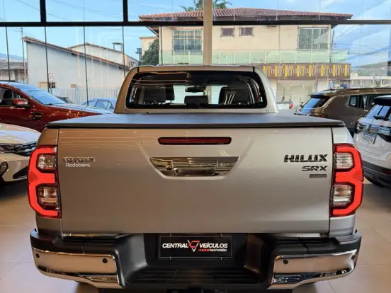 TOYOTA-HILUX-2.8 D-4D TURBO DIESEL CD SRX PLUS 4X4 AUTOMÁTICO TOYOTA-HILUX-2024