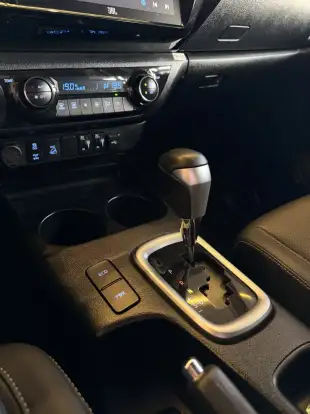 TOYOTA-HILUX-2024