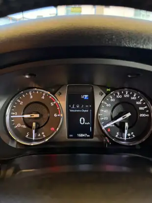 TOYOTA-HILUX-2024