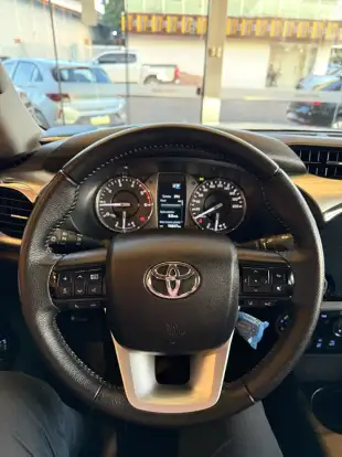 TOYOTA-HILUX-2024