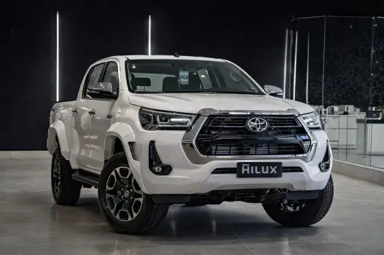 TOYOTA HILUX 2.8 D-4D TURBO DIESEL CD SRX PLUS 4X4 AUTOMÁTICO