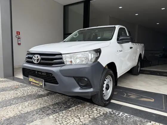 TOYOTA HILUX 2.8 D-4D TURBO DIESEL CS 4X4 MANUAL