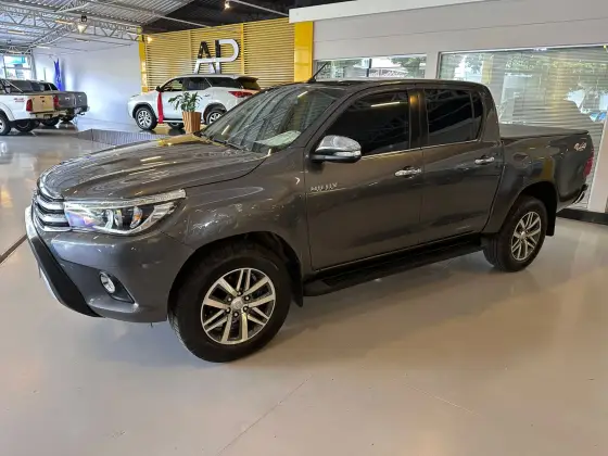 TOYOTA HILUX 2.8 SRX 4X4 CD 16V DIESEL 4P AUTOMÁTICO
