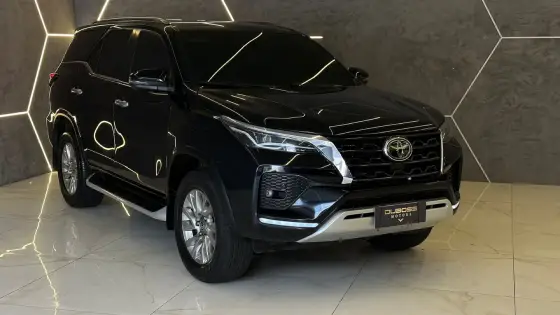 TOYOTA HILUX SW4 2.8 D-4D TURBO DIESEL SRX 7L 4X4 AUTOMÁTICO