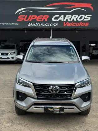 TOYOTA HILUX SW4 2.8 D-4D TURBO DIESEL SRX 7L 4X4 AUTOMÁTICO
