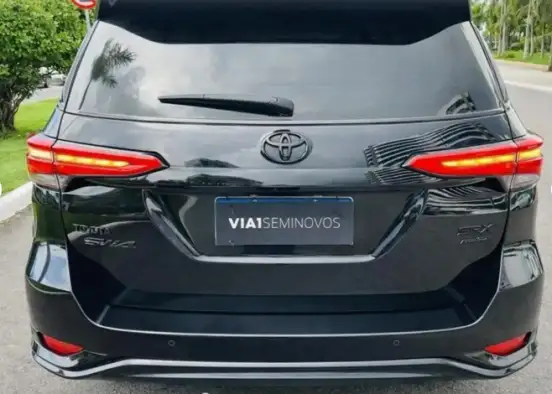 TOYOTA-HILUX SW4-2023