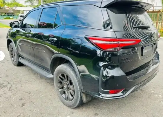 TOYOTA-HILUX SW4-2023