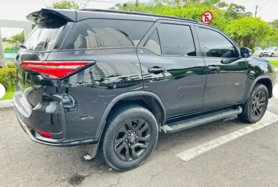 TOYOTA-HILUX SW4-2023