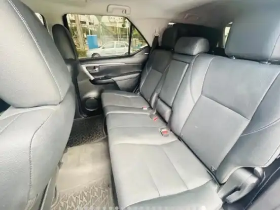 TOYOTA-HILUX SW4-2.8 D-4D TURBO DIESEL SRX PLATINUM 7L 4X4 AUTOMÁTICO TOYOTA-HILUX SW4-2023