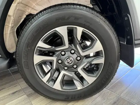 TOYOTA-HILUX SW4-2.8 D-4D TURBO DIESEL SRX PLATINUM 7L 4X4 AUTOMÁTICO TOYOTA-HILUX SW4-2025