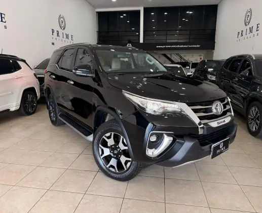 TOYOTA HILUX SW4 2.8 SRX DIAMOND 4X4 7 LUGARES 16V TURBO INTERCOOLER DIESEL 4P AUTOMÁTICO TOYOTA HILUX SW4 2.8 SRX DIAMOND 4X4 7 LUGARES 16V TURBO INTERCOOLER DIESEL 4P AUTOMÁTICO