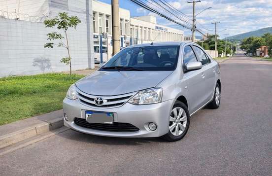 TOYOTA-ETIOS-2013