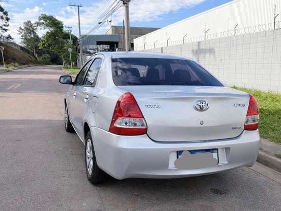 TOYOTA-ETIOS-1.5 XS SEDAN 16V FLEX 4P MANUAL TOYOTA-ETIOS-2013