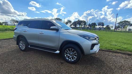 TOYOTA HILUX SW4 2.8 D-4D TURBO DIESEL SRX 7L 4X4 AUTOMÁTICO