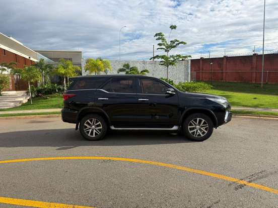 TOYOTA-HILUX SW4-2.8 SRX 4X4 7 LUGARES 16V TURBO INTERCOOLER DIESEL 4P AUTOMÁTICO TOYOTA-HILUX SW4-2016