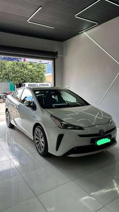 TOYOTA-PRIUS-2019