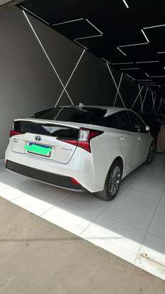 TOYOTA-PRIUS-2019