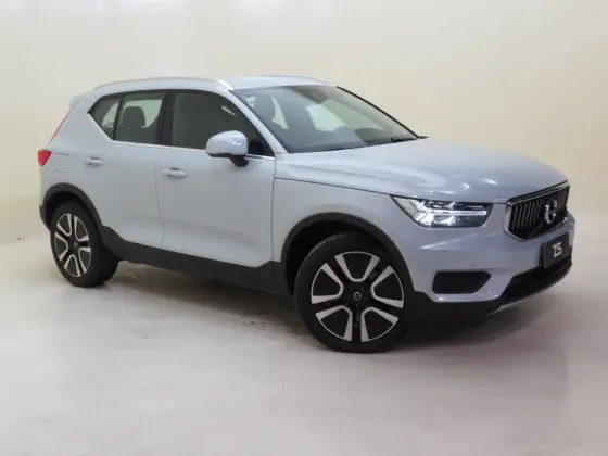 VOLVO XC40 1.5 T5 RECHARGE MOMENTUM GEARTRONIC