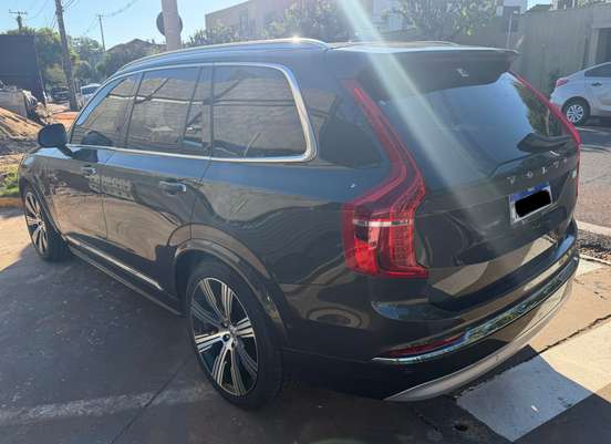 VOLVO-XC90-2021
