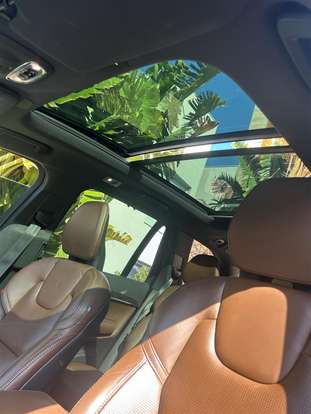 VOLVO-XC90-2022