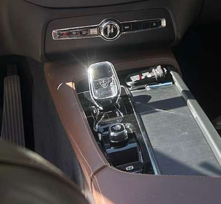 VOLVO-XC90-2022