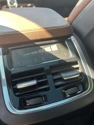 VOLVO-XC90-2022