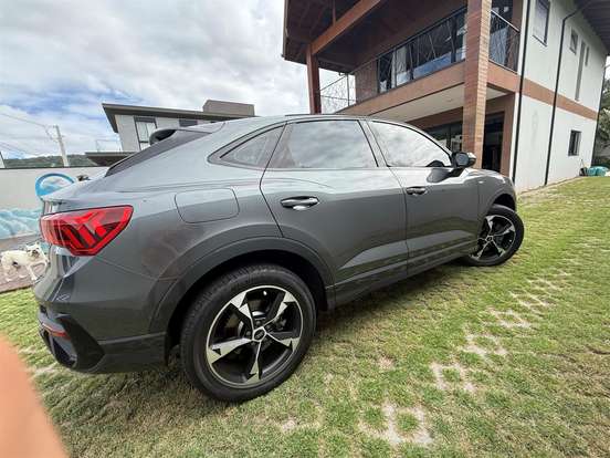 AUDI-Q3-2023