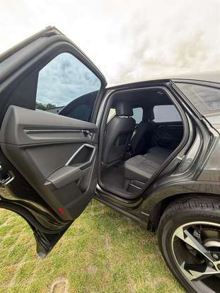 AUDI-Q3-2023