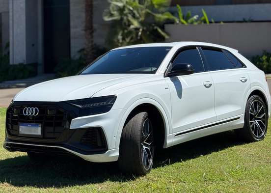 AUDI-Q8-2021