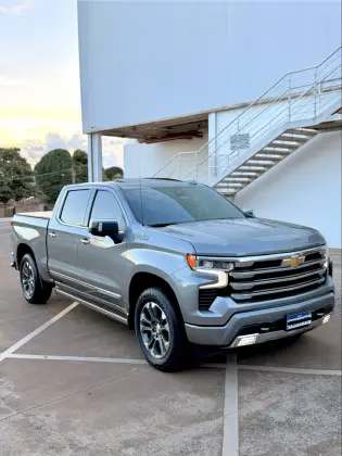 CHEVROLET SILVERADO 5.3 V8 GASOLINA 1500 HIGH COUNTRY 4X4 AUTOMÁTICO