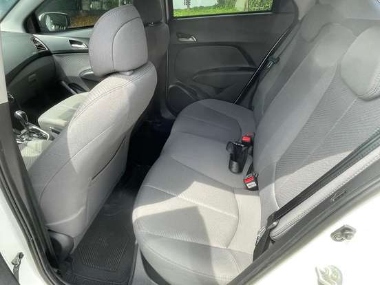 HYUNDAI-HB20X-1.6 16V PREMIUM FLEX 4P AUTOMÁTICO HYUNDAI-HB20X-2013