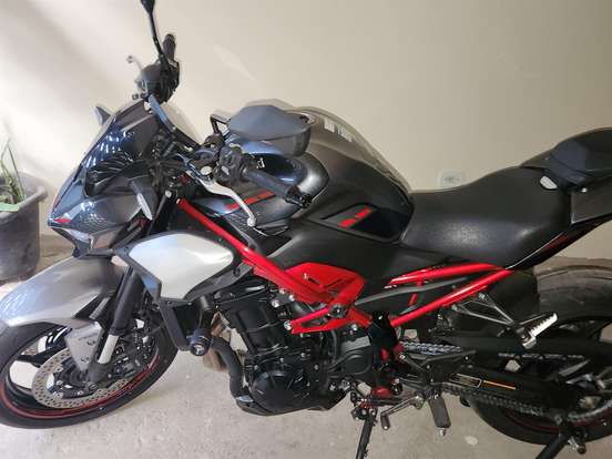 KAWASAKI-Z900-2025